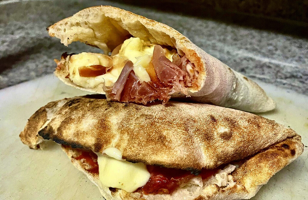 Read more about the article Panuozzo — isteni nápolyi „pizzaszendvics” a Palkonyha büszke ritkasága